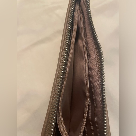 NWOT JOY Mangano Leather Wallet Wristlet With RFID Protection In Taupe - Picture 3 of 8